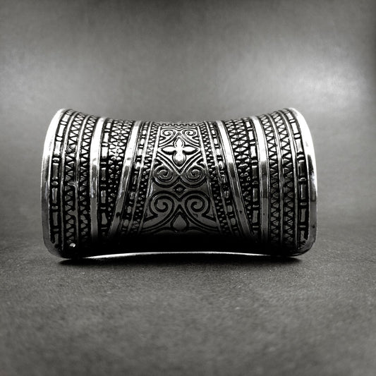 Ornate Silver Cuff Bracelet - Vintage Boho Wedding Arm Jewelry - DIVAMAS