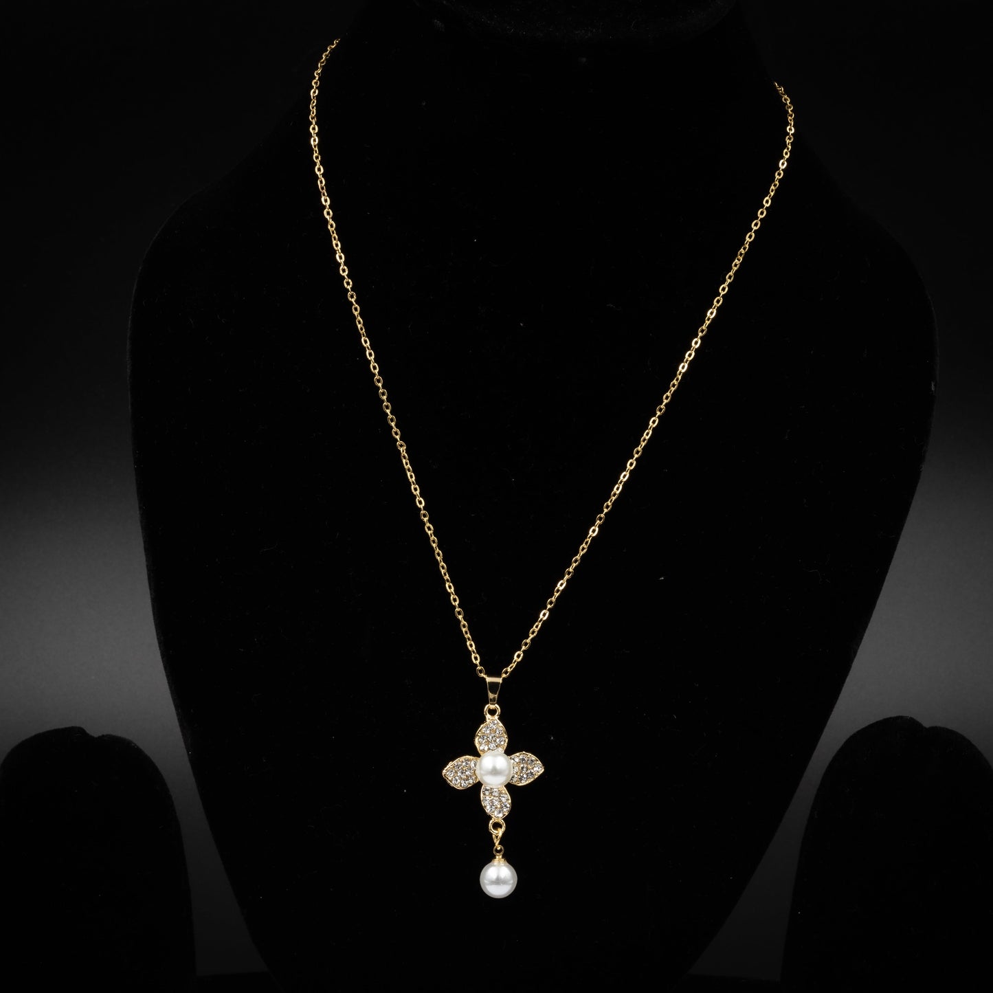 Elegant Pearl & Crystal Flower Pendant Necklace