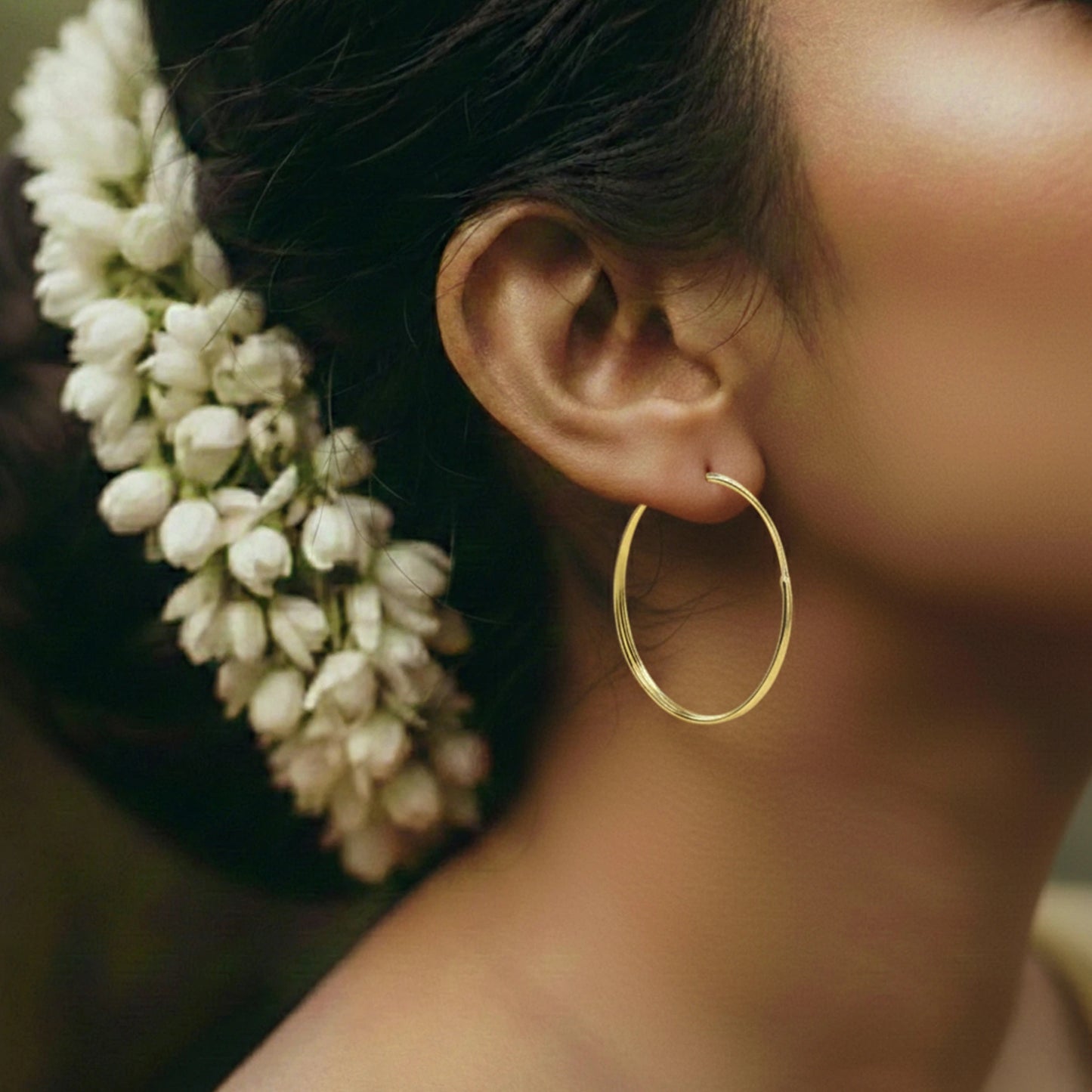 Elegant Gold Hoop Earrings – Classic Style by DIVAMAS
