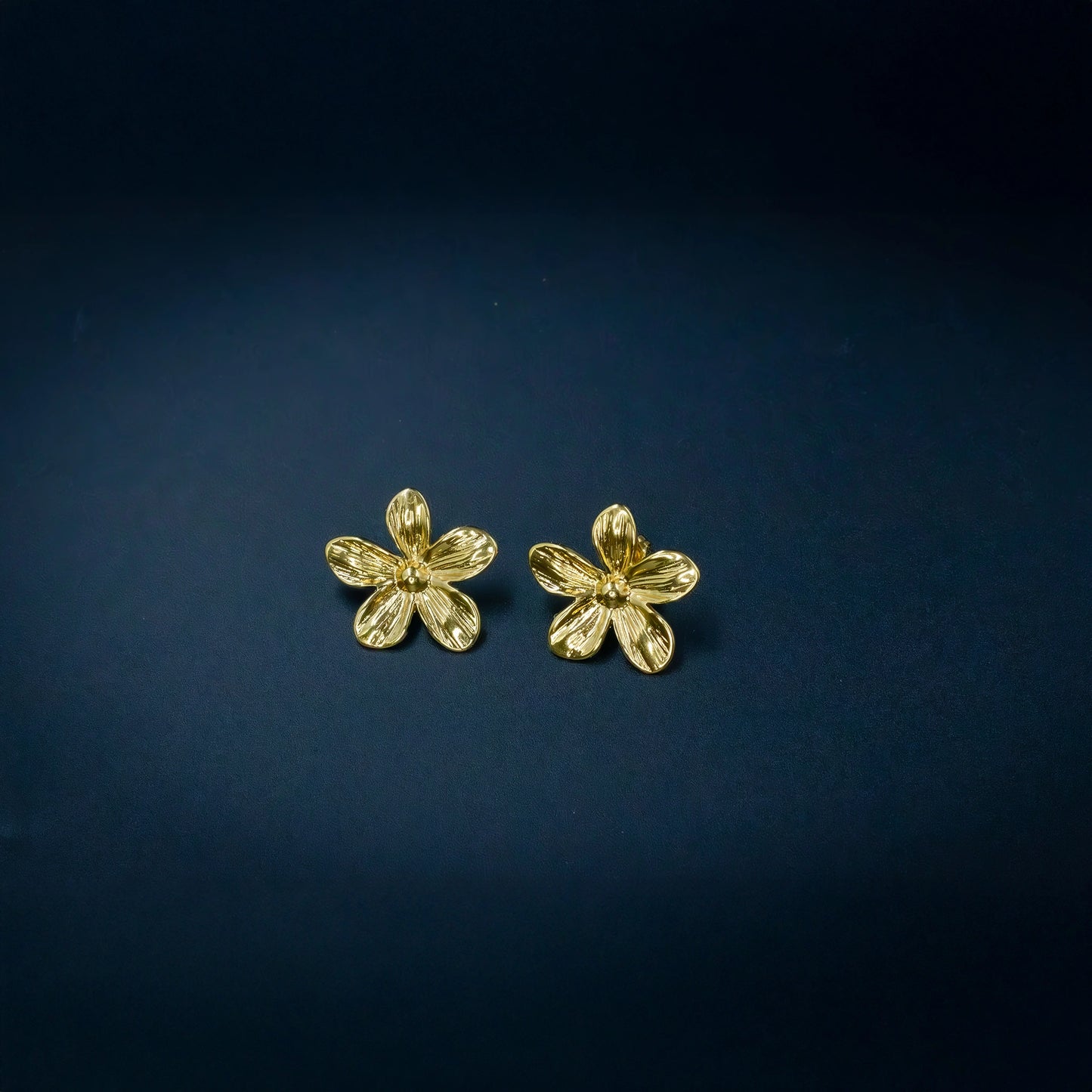 Anti-tarnish gold-color floral stud earrings for women