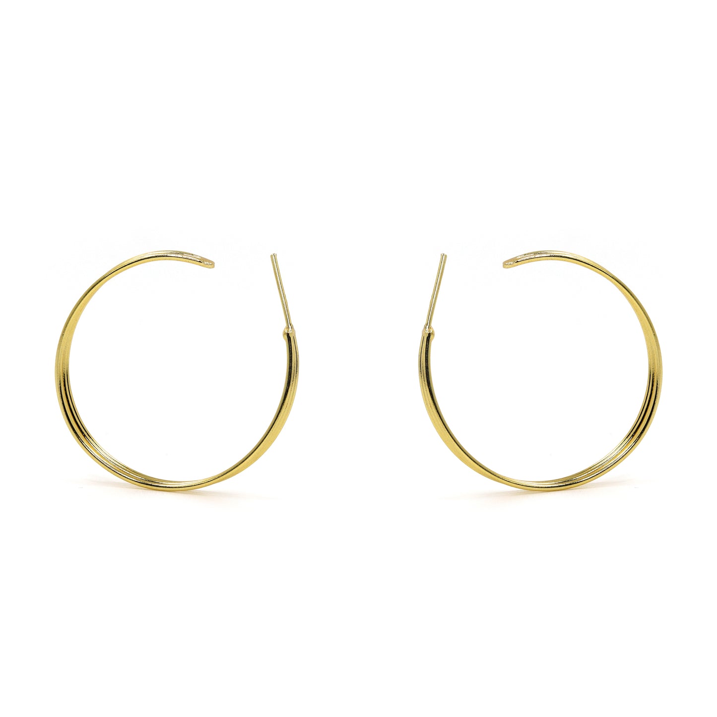 Gold hoop earrings with a sleek, polished finish from DIVAMAS displayed on a white background_01