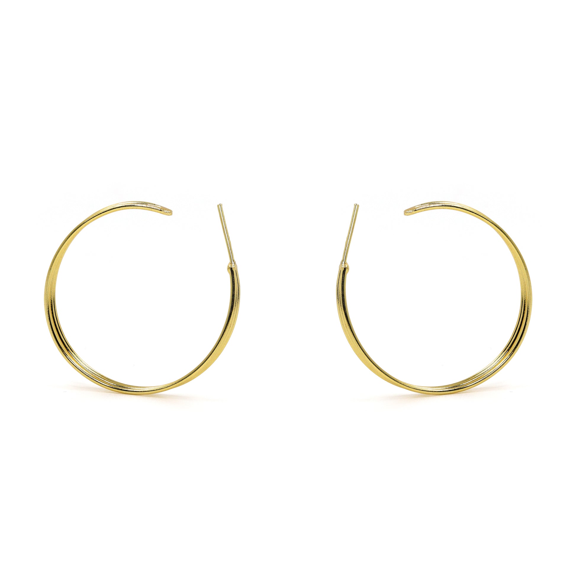 Gold hoop earrings with a sleek, polished finish from DIVAMAS displayed on a white background_01