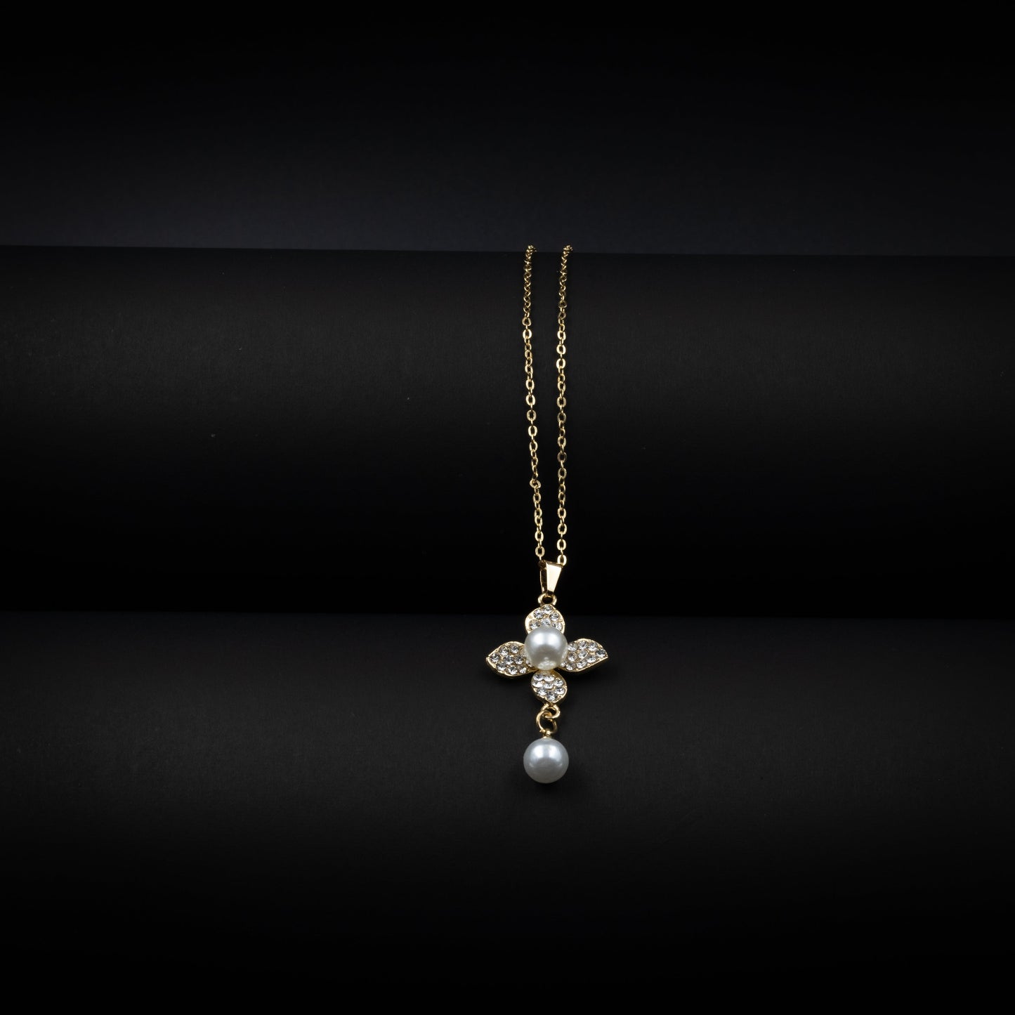 Elegant Pearl & Crystal Flower Pendant Necklace