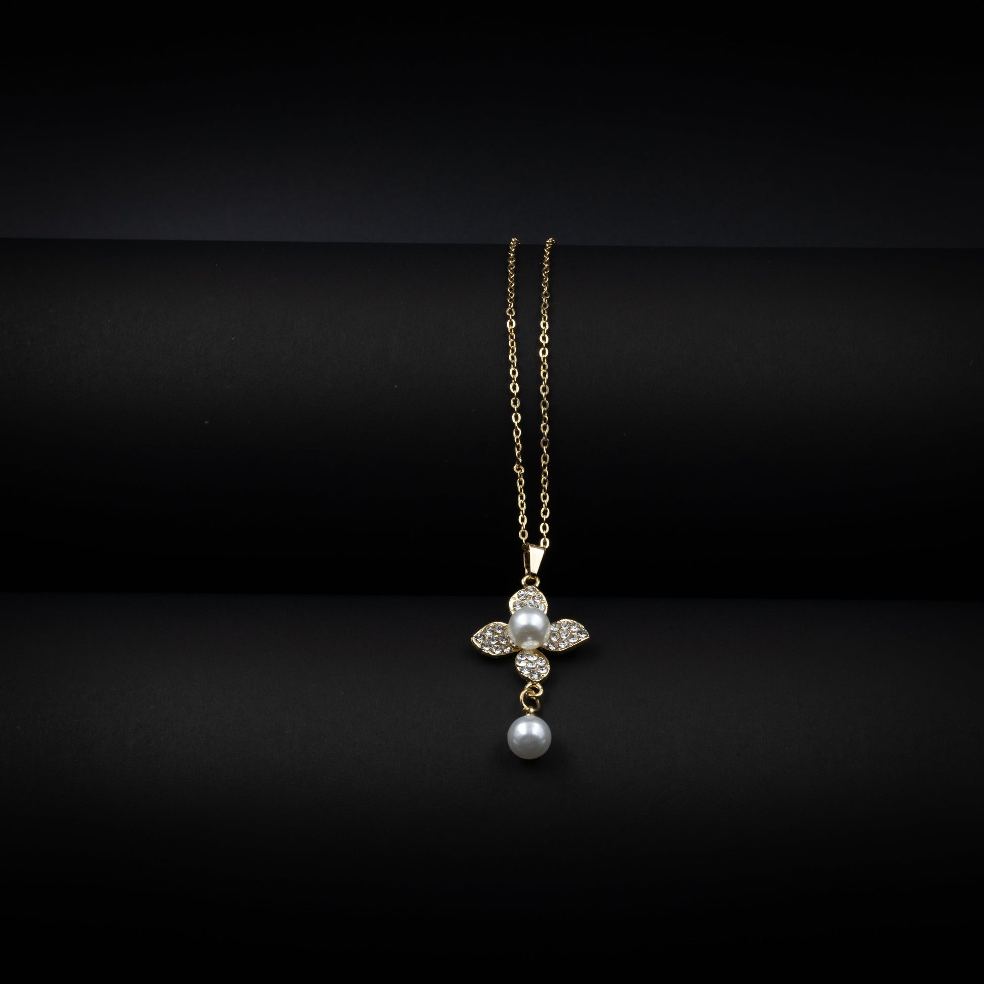 Elegant Pearl & Crystal Flower Pendant Necklace