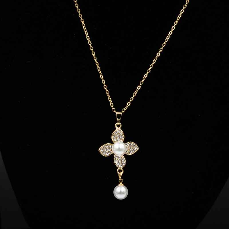Elegant Pearl & Crystal Flower Pendant Necklace