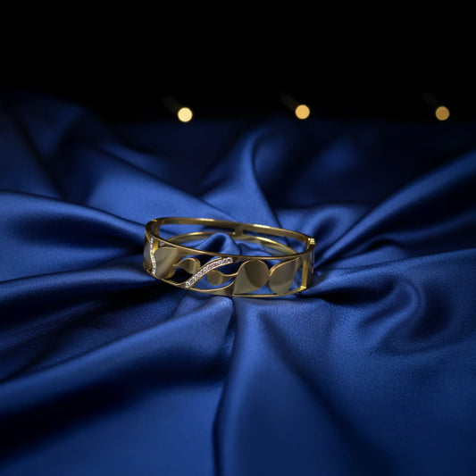 Elegant gold bracelet with crystal wave design