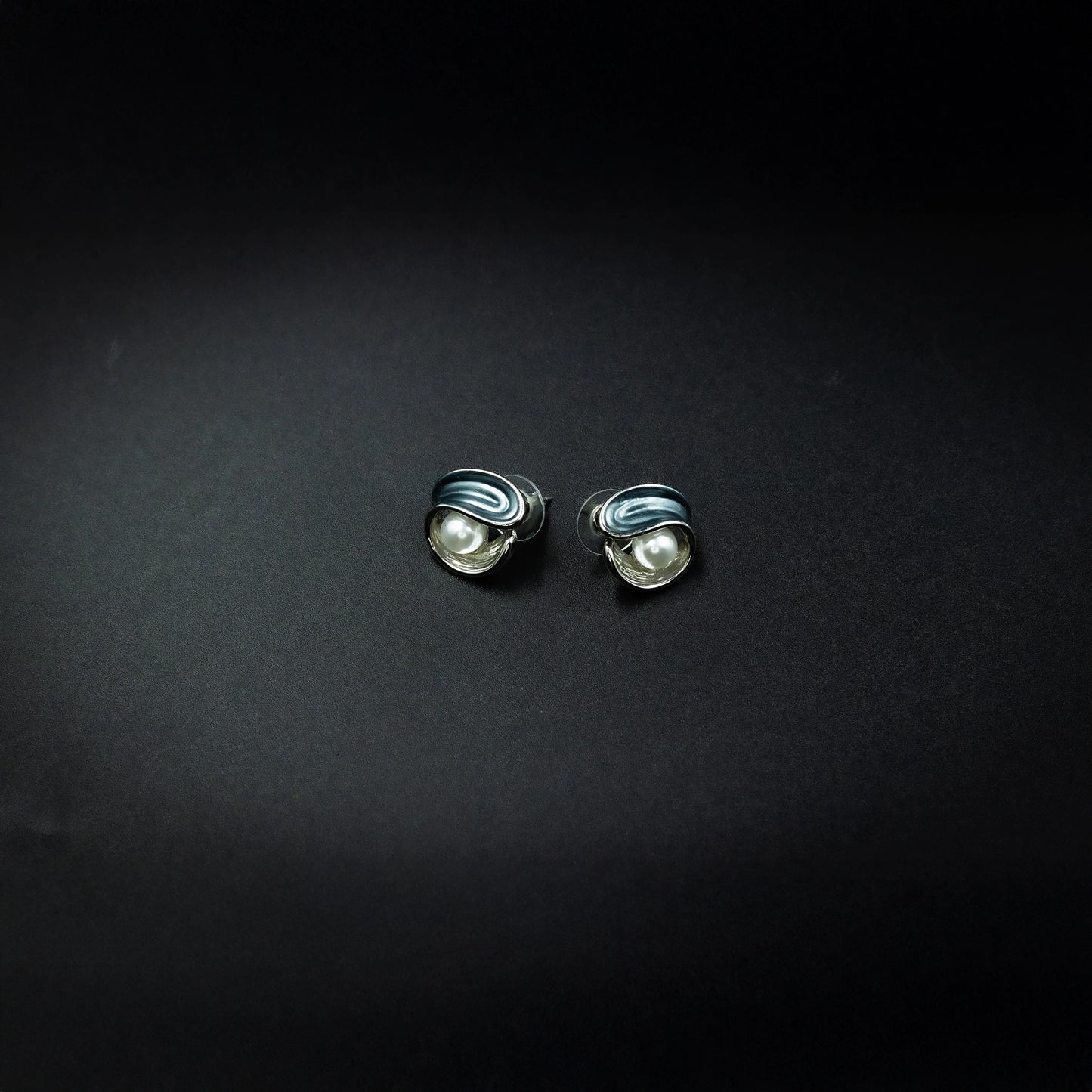 Elegant pearl detail swirl stud earrings