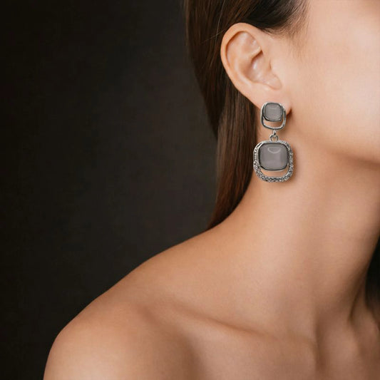 Minimal stone detail anti-tarnish earrings