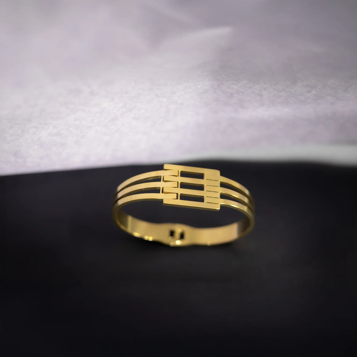 Minimalist gold finish bracelet for daily wear