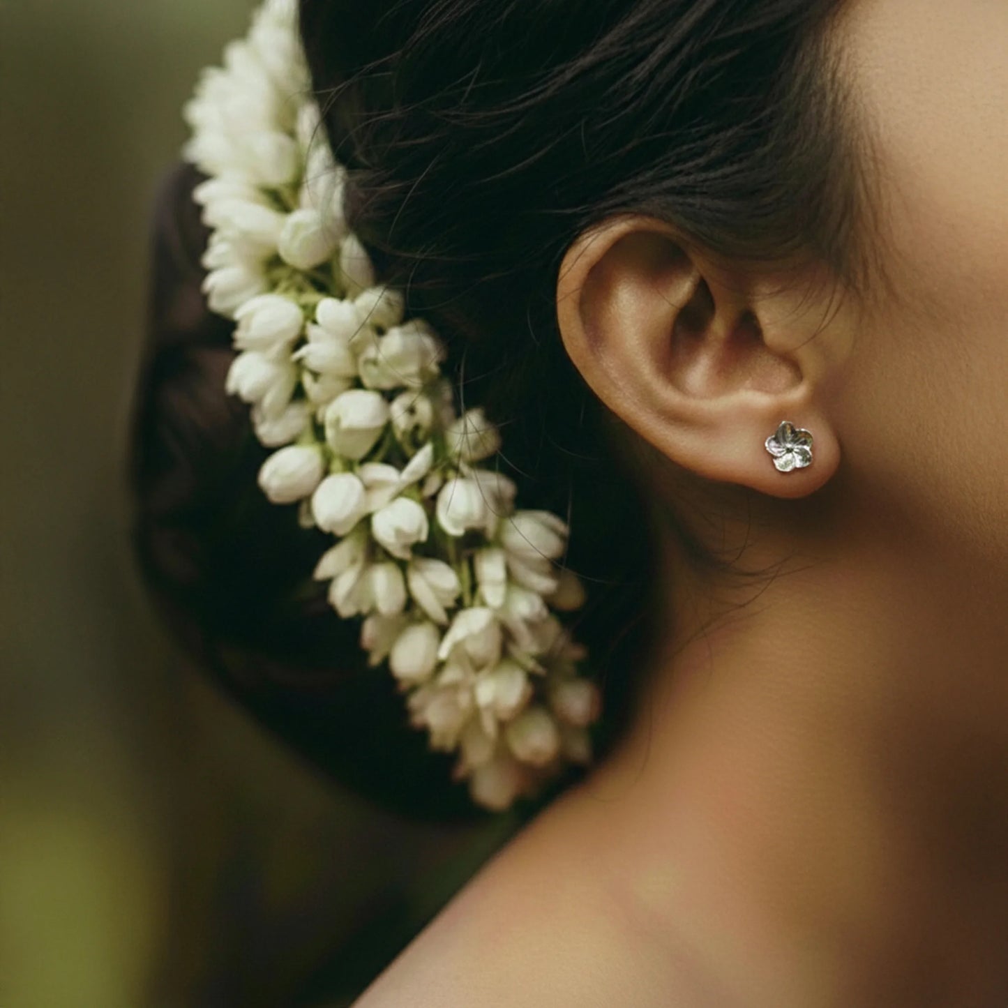 Modern silver stud earrings combo close view