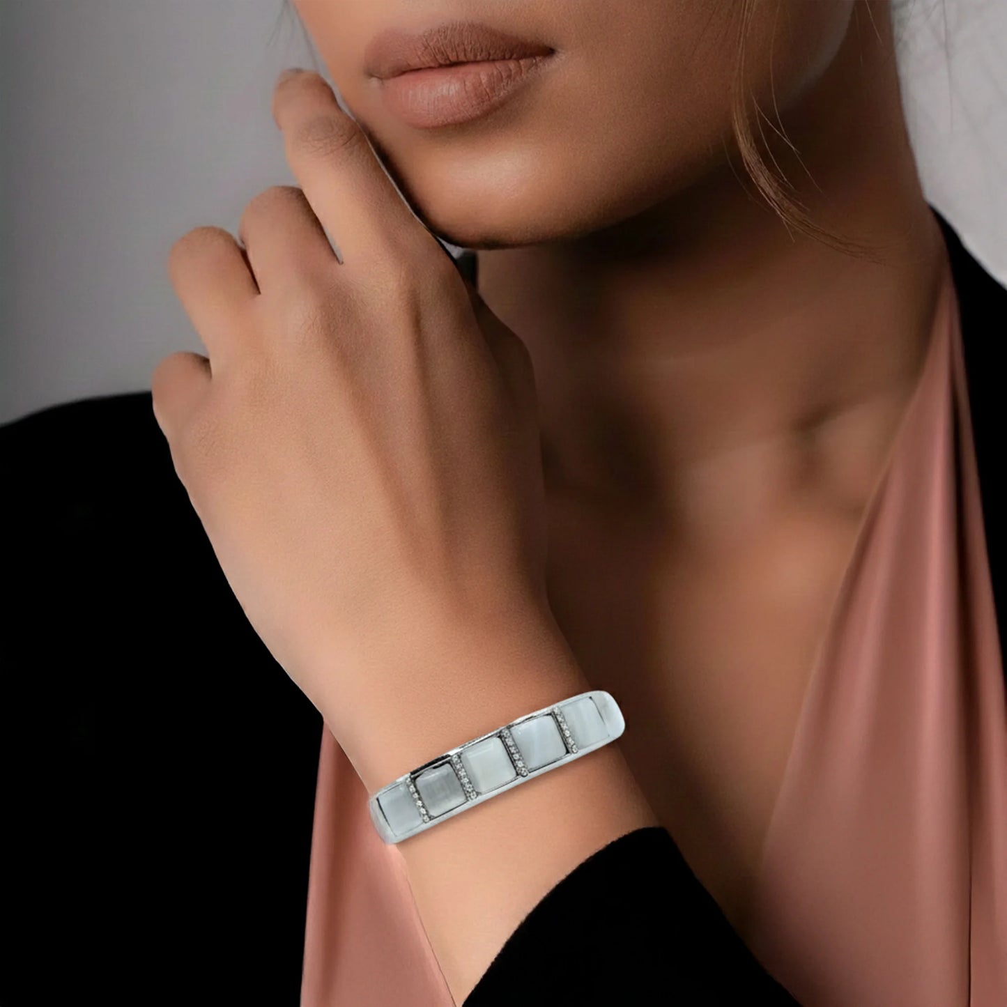 Silver bracelet for women with square monalisa stones