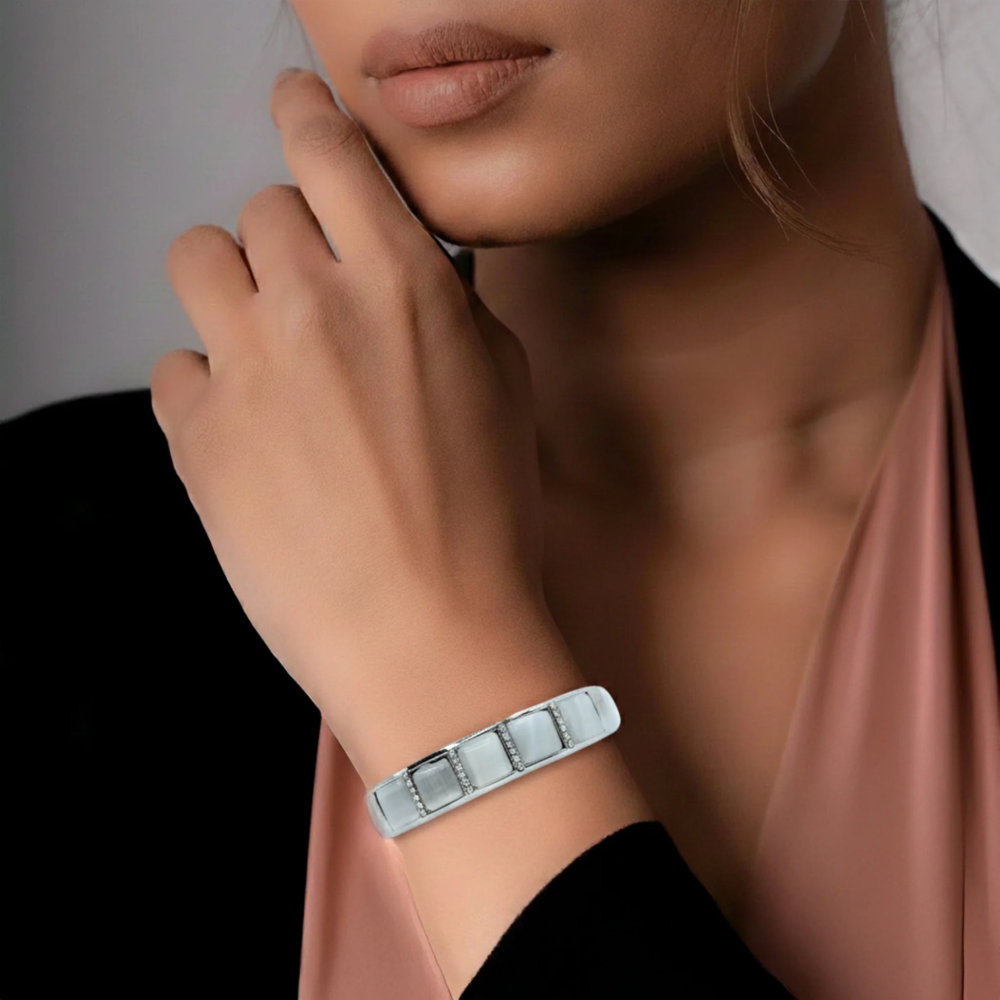 Silver bracelet for women with square monalisa stones